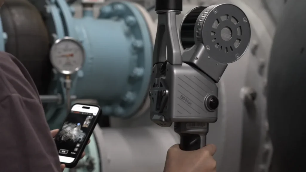 Relevé d'une installation industrielle au scanner FJD Trion T1 avec contrôle sur smartphone