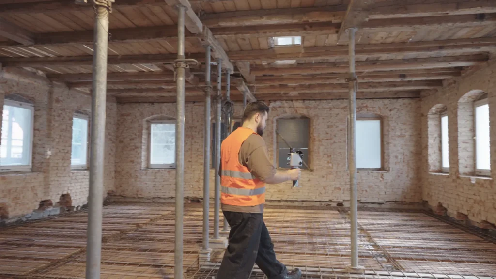Relevé de l'existant au scanner FJD Trion X1 dans un bâtiment en rénovation